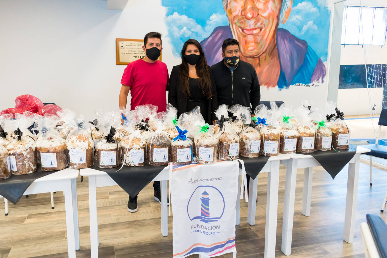 Donación de pan dulces y golosinas por Reyes Magos