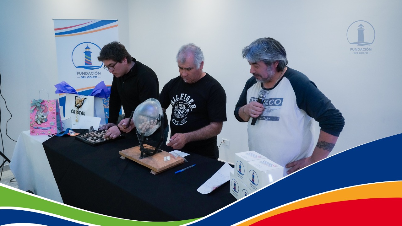 Fundación del Golfo agasajó a las mujeres trabajadoras con un te bingo y show musical