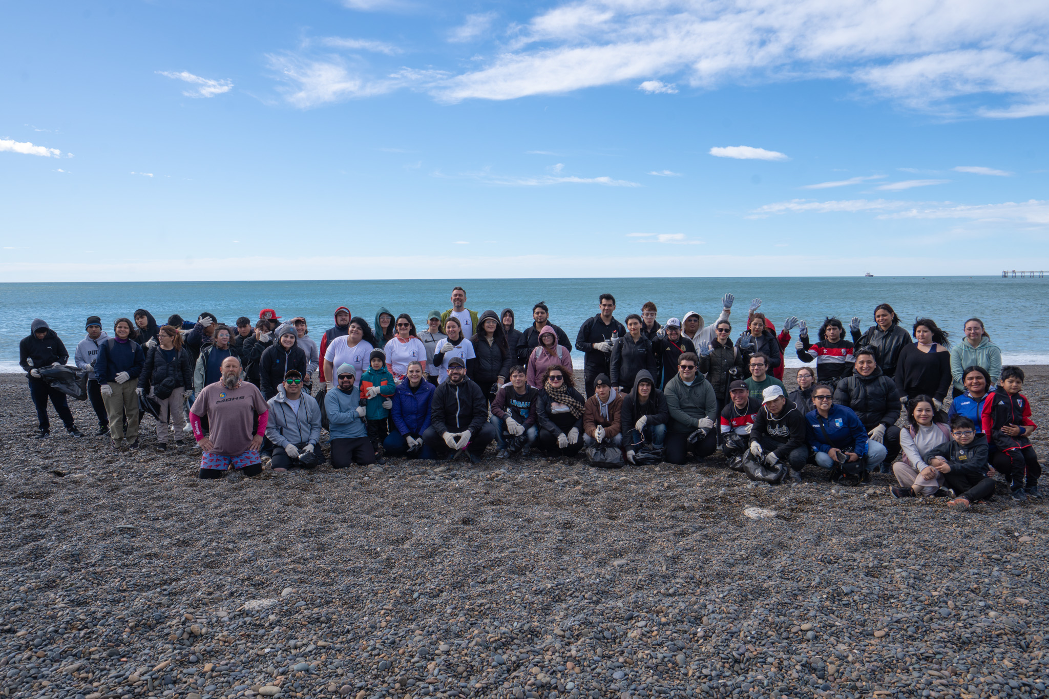 Vivimos una jornada de limpieza en la playa de Km. 3