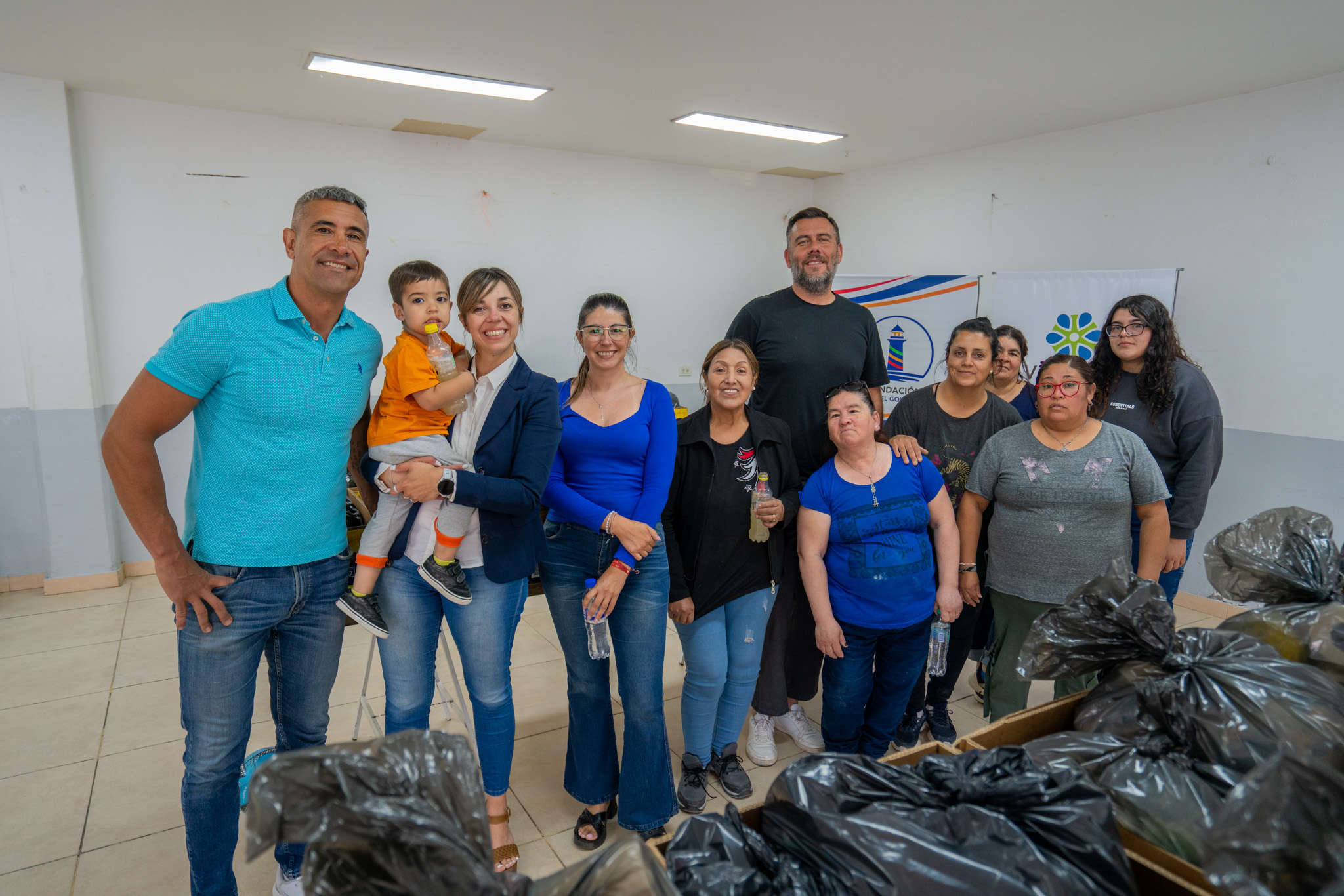 Armado de módulos alimentarios junto a merenderos de la ciudad